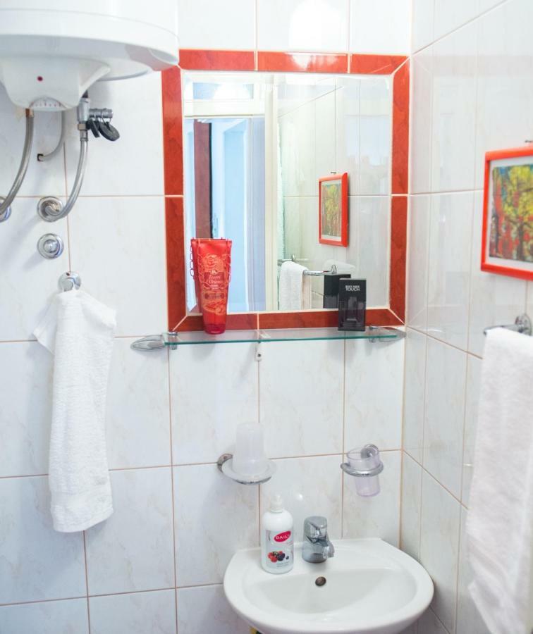 Yellow Lily Mostar Apartman Bagian luar foto